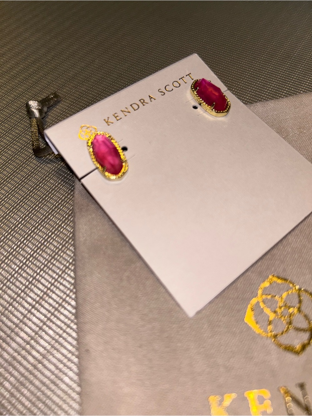 Kendra Scott, Ellie stud earrings in magenta - Picture 2 of 2